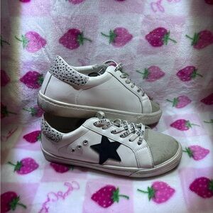 Vintage Havana Kids Sneakers in White and Black